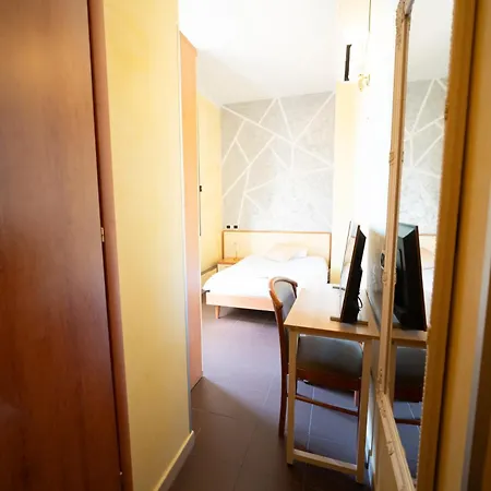 Angelica Hotel 2*