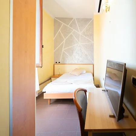 Angelica Hotel 2*